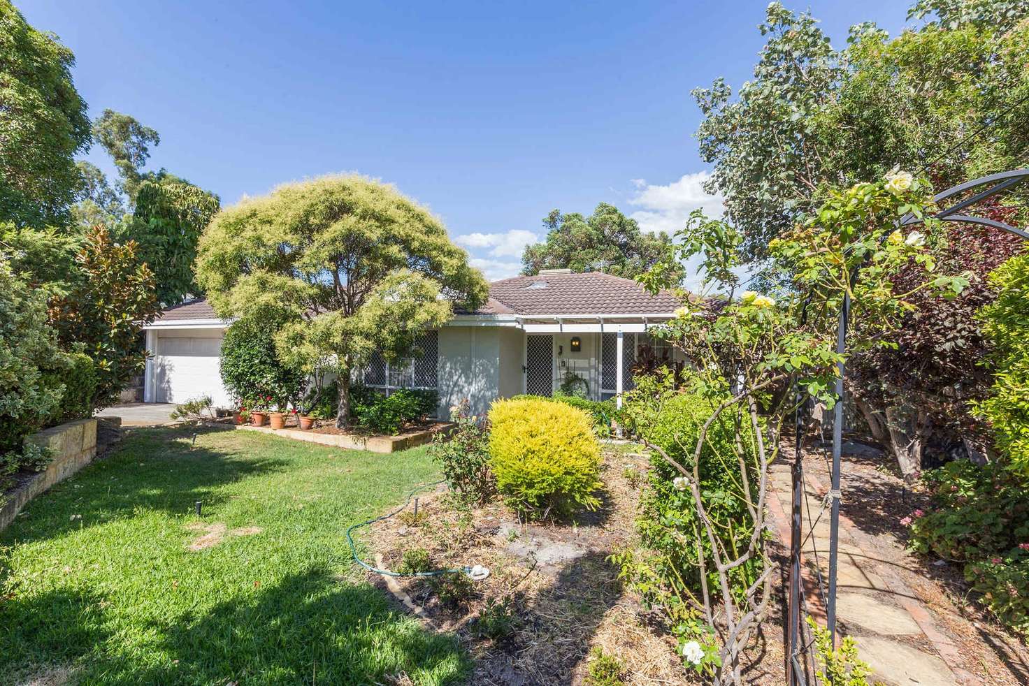 Main view of Homely house listing, 6 Pond Place, South Lake WA 6164