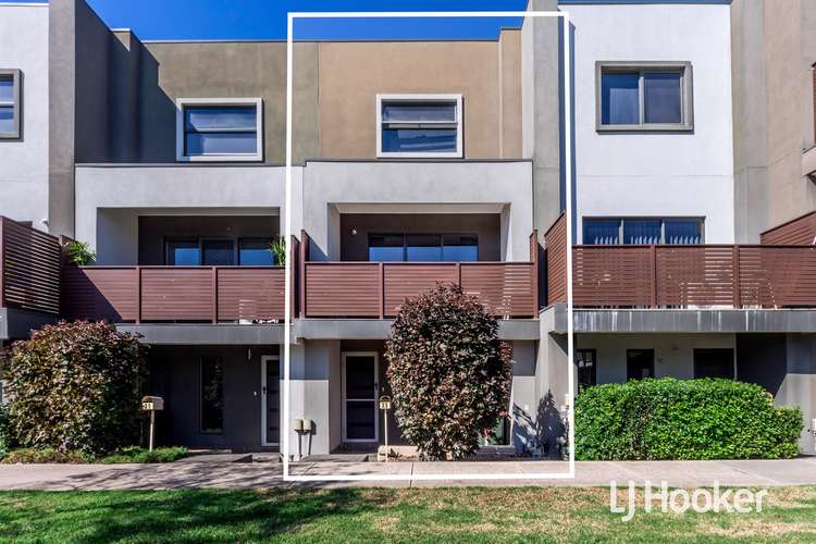 Main view of Homely townhouse listing, 33 Matilda Avenue, Wollert VIC 3750