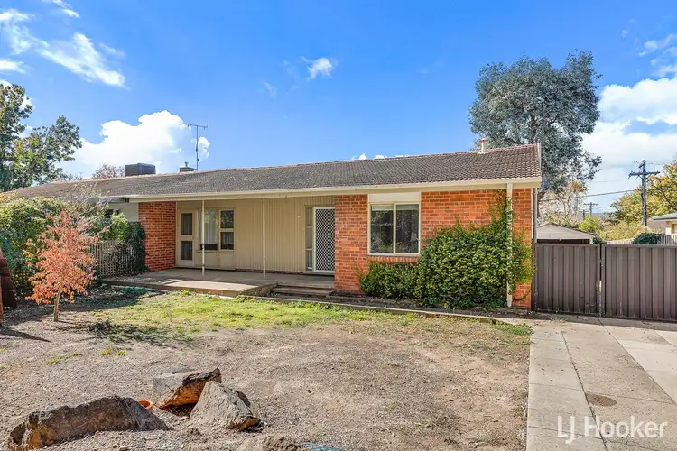 40 Mackennal Street