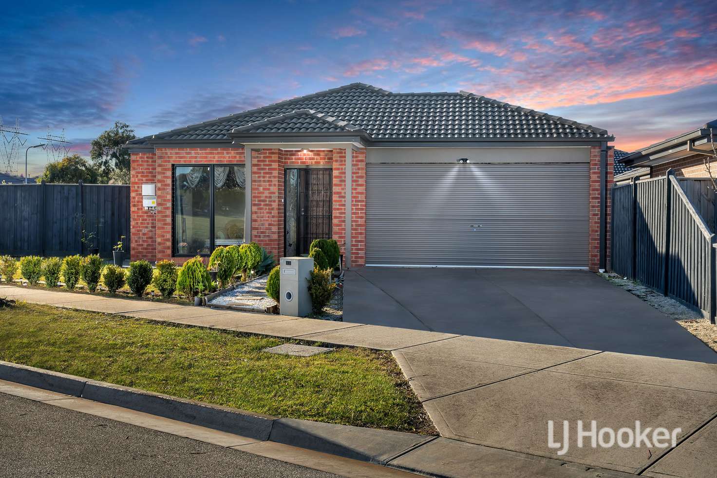 Main view of Homely house listing, 33 Mariposa Grove, Cranbourne VIC 3977