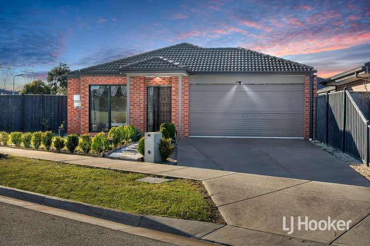 Main view of Homely house listing, 33 Mariposa Grove, Cranbourne VIC 3977