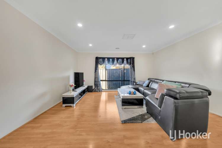 Fifth view of Homely house listing, 33 Mariposa Grove, Cranbourne VIC 3977