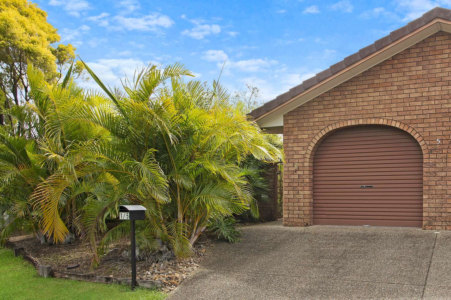 Main view of Homely semiDetached listing, 1/5 Elwood Court, Burleigh Waters QLD 4220