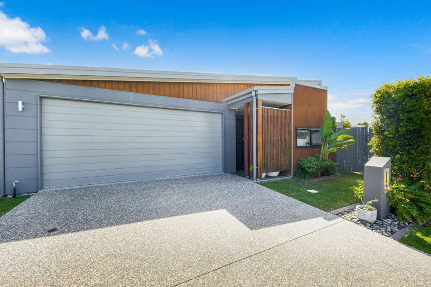 Main view of Homely semiDetached listing, 1/17 Wood Crescent, Baringa QLD 4551