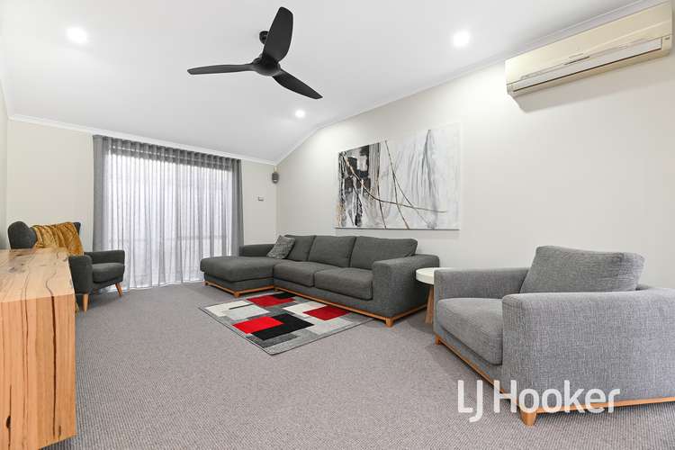 Second view of Homely house listing, 5 Hazel Court, Hampton Park VIC 3976