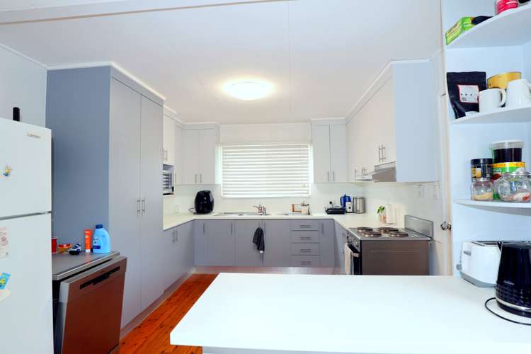 Fifth view of Homely house listing, 4 Dearden Place, Emerald QLD 4720