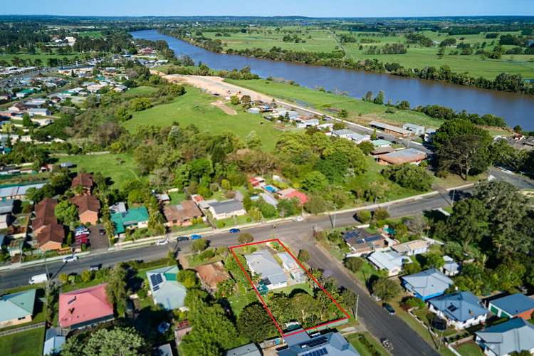 2 Pioneer Street, Taree NSW 2430