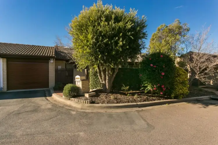 3/4 Hodgson Place, Pearce ACT 2607