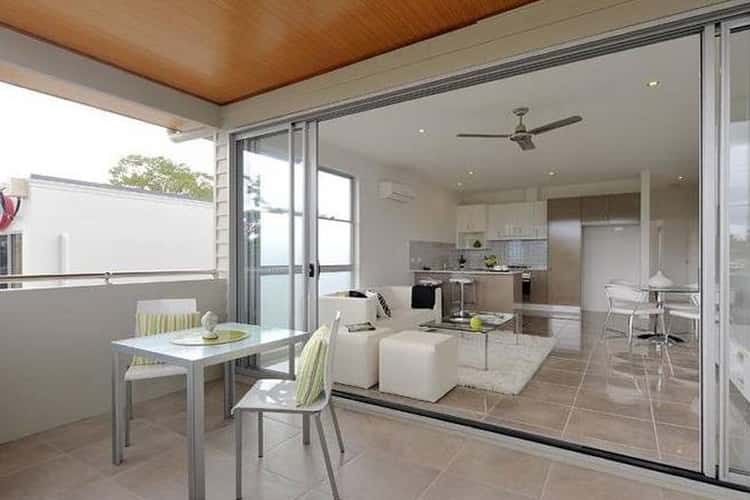 Main view of Homely unit listing, 2/4 Newman Avenue, Camp Hill QLD 4152