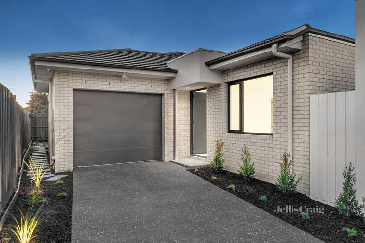 Main view of Homely townhouse listing, 5b Hillside Avenue, Bentleigh VIC 3204
