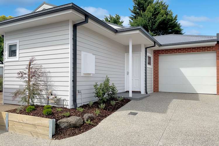 Main view of Homely unit listing, 2/5 Lyell Street, Gisborne VIC 3437