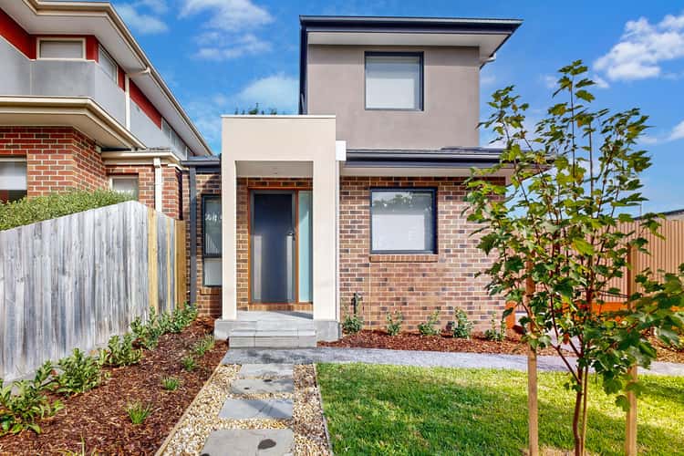 Main view of Homely townhouse listing, 1/1 Lincoln Avenue, Oakleigh VIC 3166