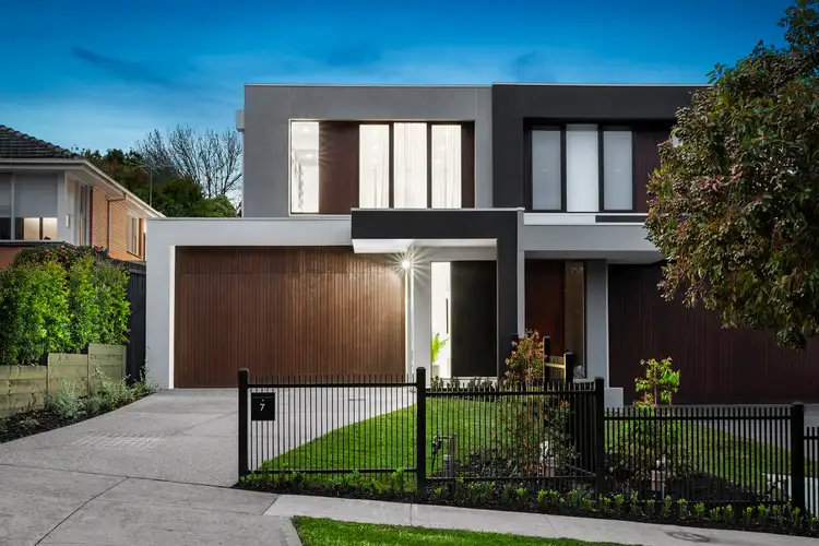 7 Woodland Street
