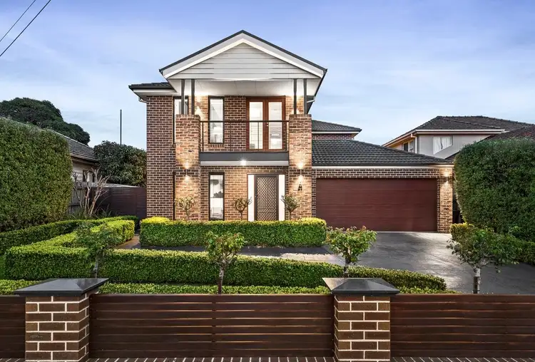 4 Watsonia St