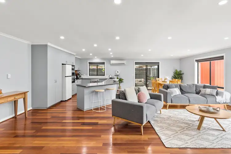 8 Cosham Ct