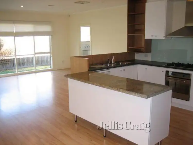 6 Eliza Close