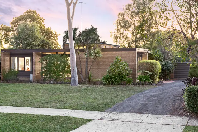25 Gillies Street South