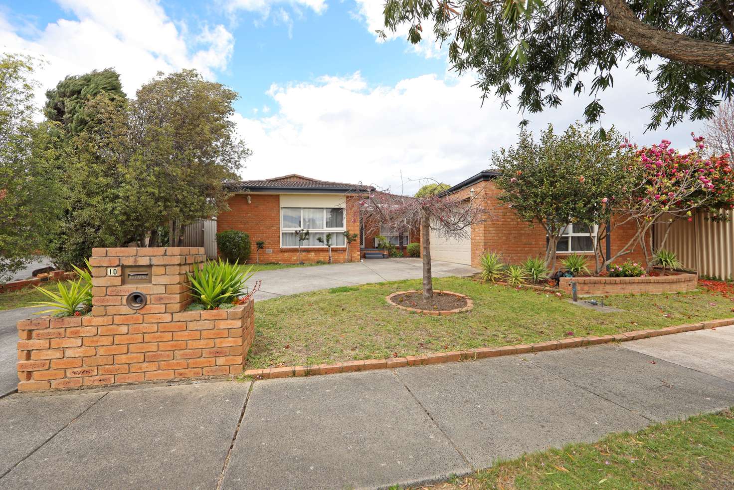 Main view of Homely house listing, 10 Lonsdale Avenue, Rowville VIC 3178