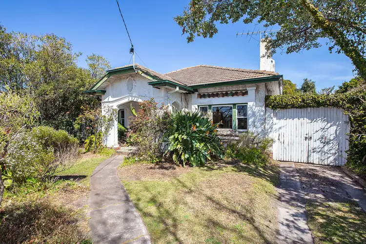 12 Lyons Street