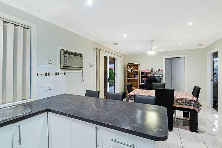 Fifth view of Homely house listing, 32 Karinya Close, Werribee VIC 3030