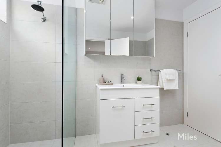 Fourth view of Homely apartment listing, 4/18A Ivanhoe Parade, Ivanhoe VIC 3079