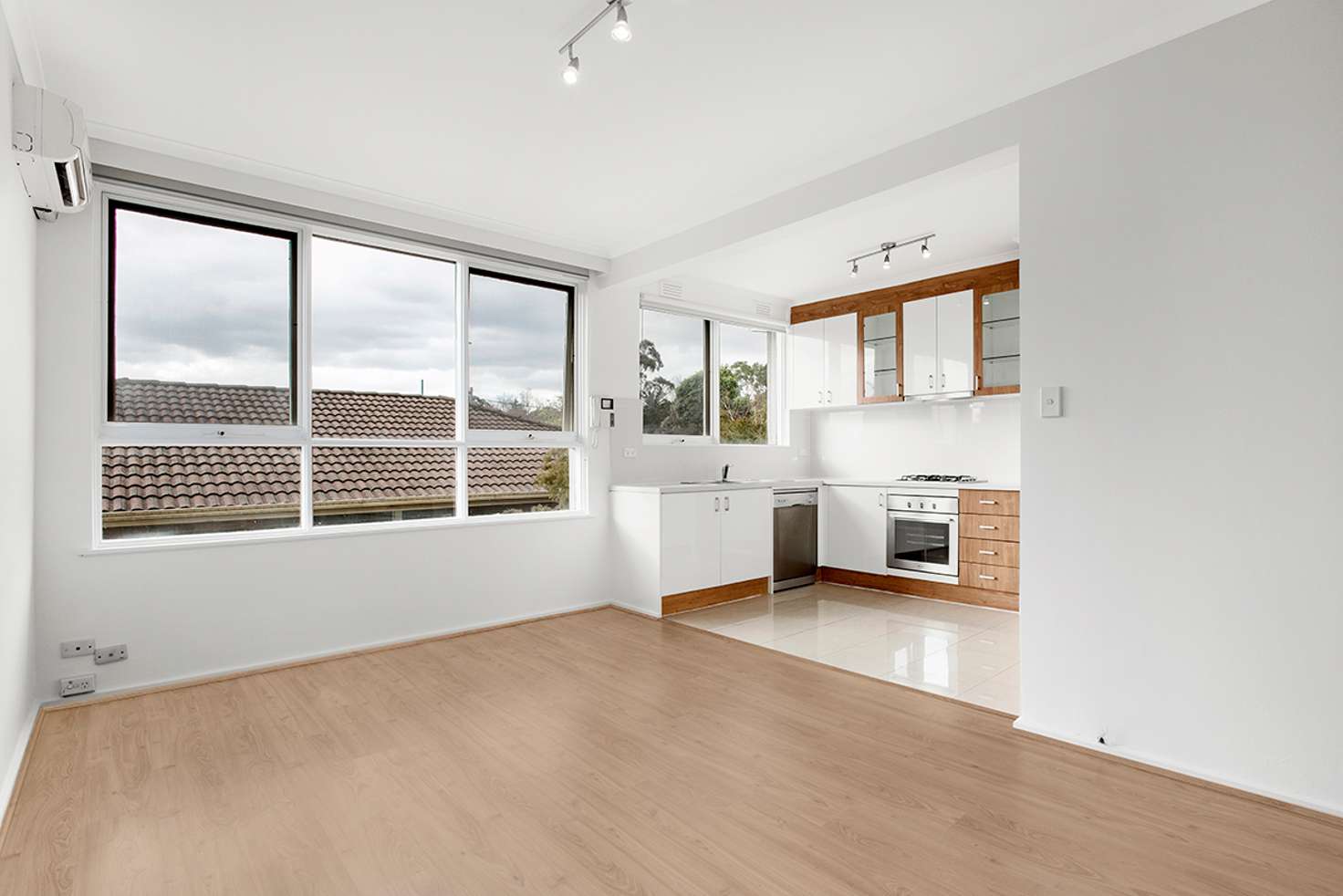 Main view of Homely apartment listing, 10/33 Gardenia Road, Elsternwick VIC 3185