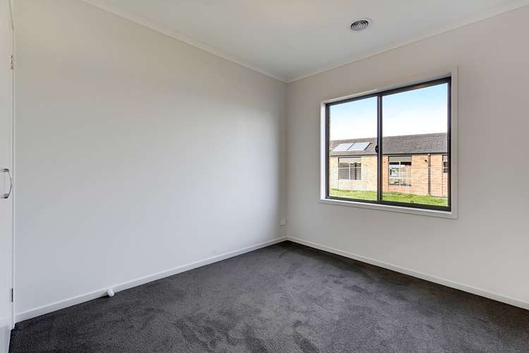 Fifth view of Homely house listing, 8 Wonderland  Road, Werribee VIC 3030