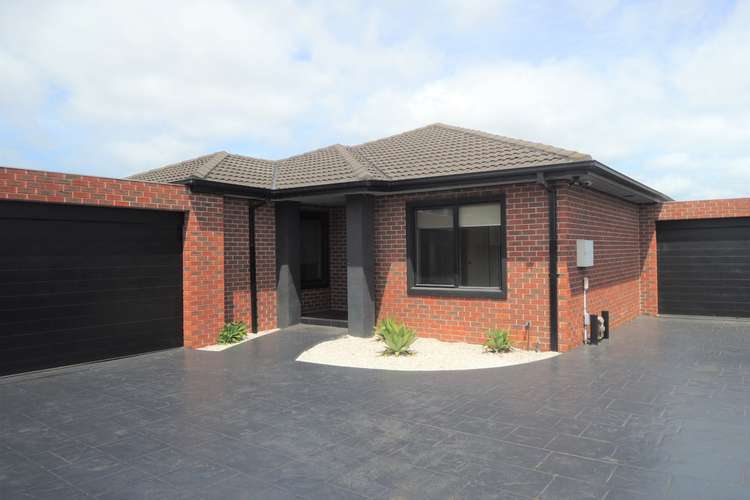 Main view of Homely townhouse listing, 2/105 Marlborough Street, Bentleigh East VIC 3165