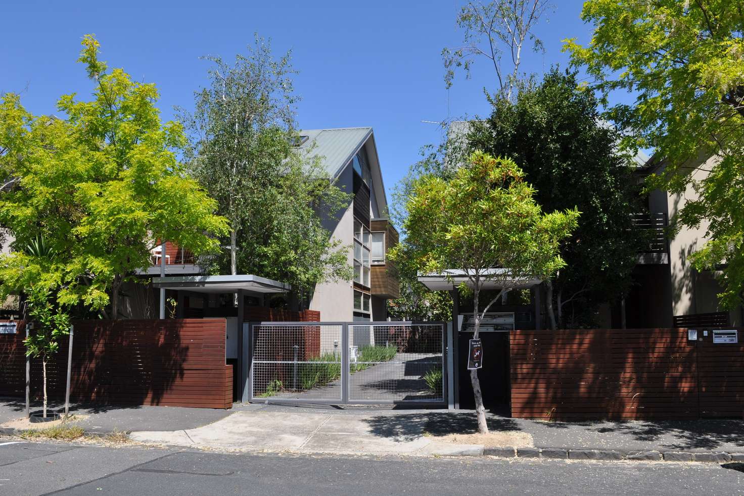 Main view of Homely townhouse listing, 2/33-35 The Avenue, St Kilda East VIC 3183