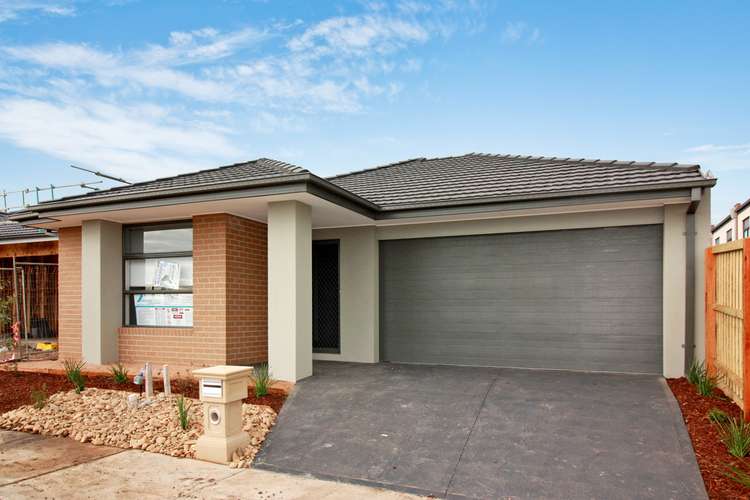 Main view of Homely house listing, 33 Treeve Parkway, Werribee VIC 3030