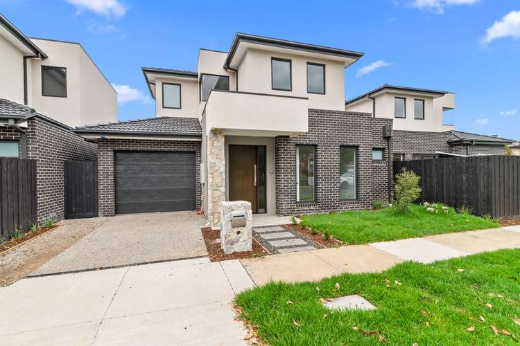 Main view of Homely townhouse listing, 2/2 Mclaren Street, Mount Waverley VIC 3149