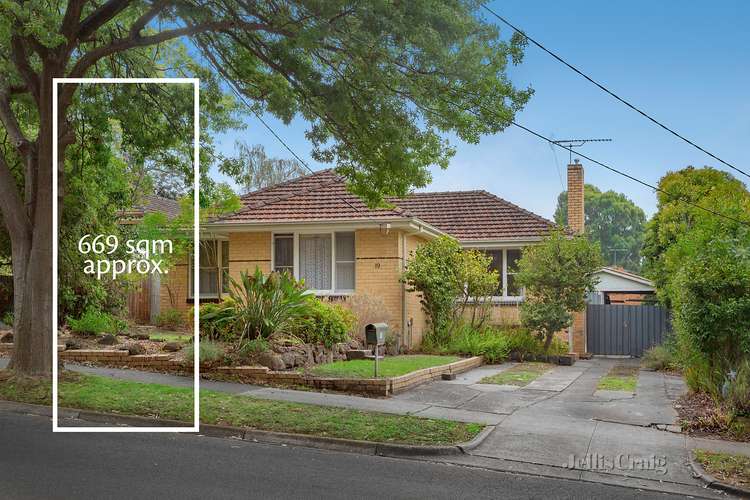 19 Garden Avenue, Mitcham VIC 3132