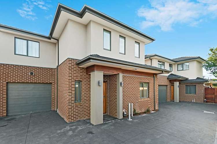 Main view of Homely townhouse listing, 2/102 Oriel Road, Bellfield VIC 3081