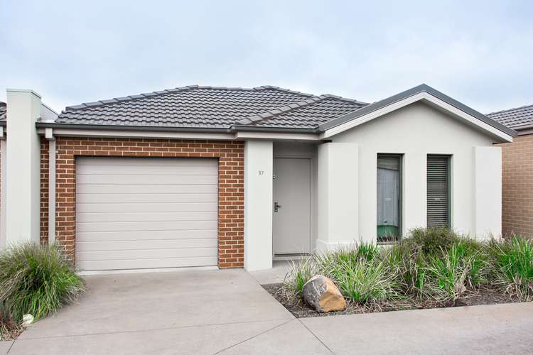 Main view of Homely townhouse listing, 17 Fitzgerald Avenue, Alfredton VIC 3350