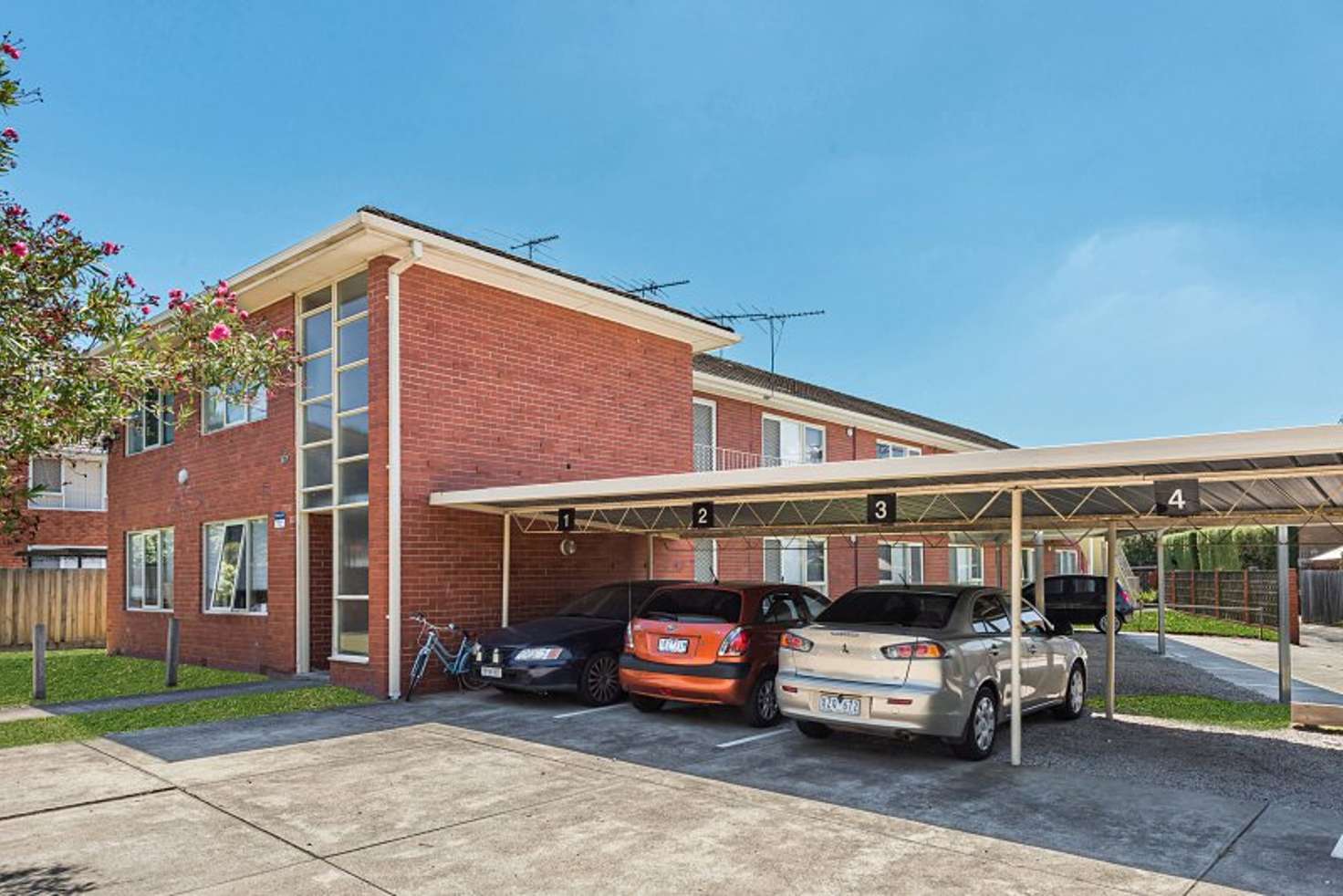 Main view of Homely unit listing, 2/15 Waratah Avenue, Glen Huntly VIC 3163