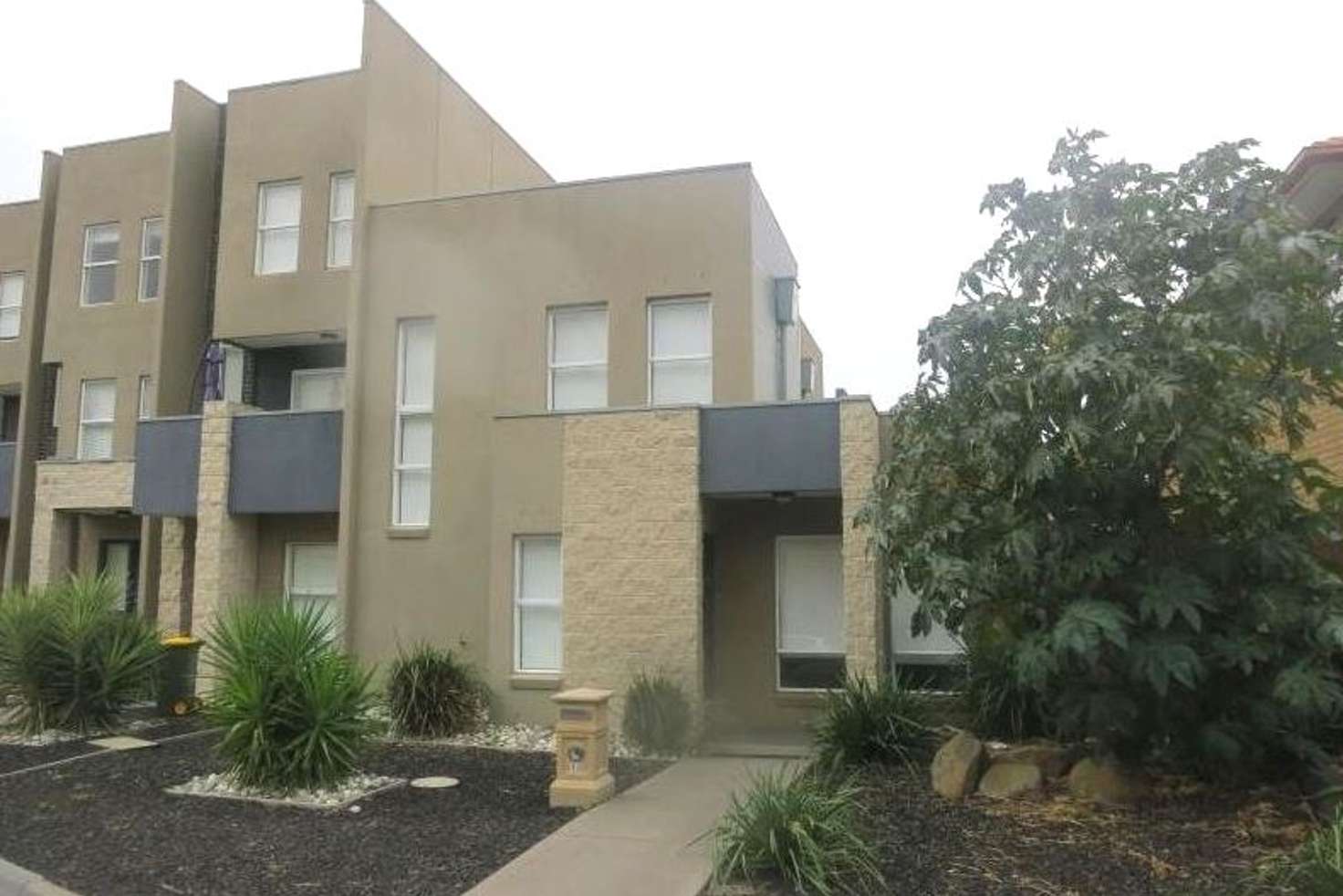 Main view of Homely townhouse listing, 32 Woiwurung Crescent, Coburg VIC 3058