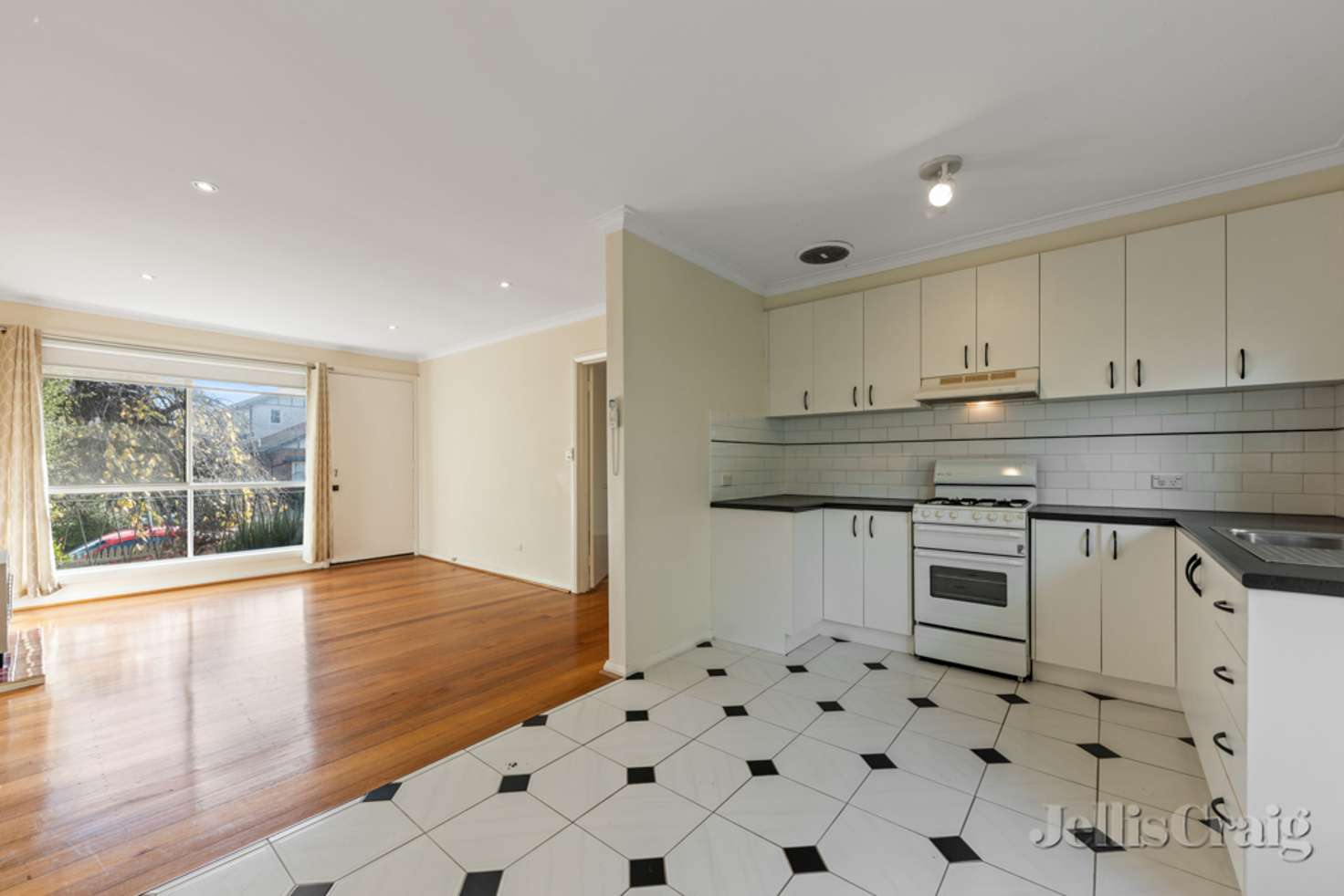 Main view of Homely unit listing, 2/15 Merton Street, Ivanhoe VIC 3079