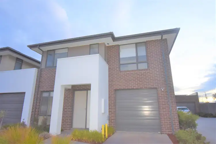 6 Esslemont Way