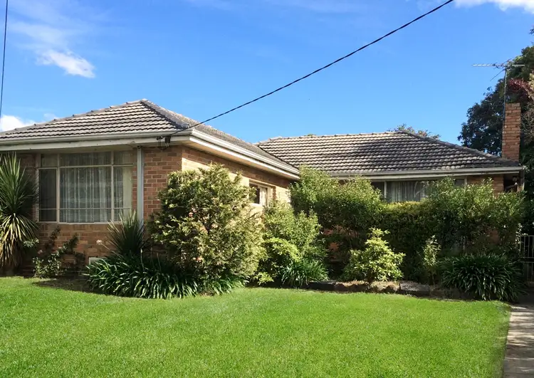 15 Morrie Crescent