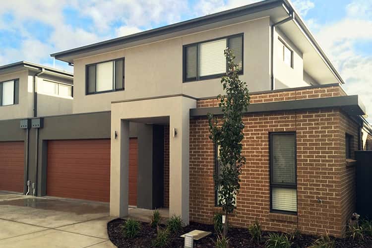 Main view of Homely townhouse listing, 16 Balanada Close, Alfredton VIC 3350