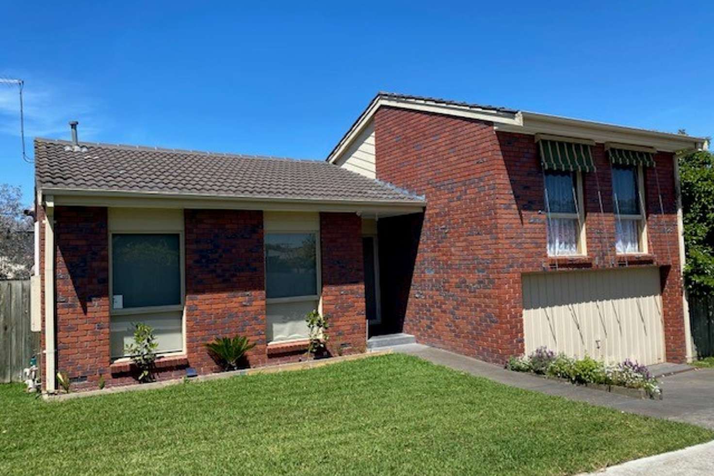 Main view of Homely unit listing, 2/33 Munro Street, Macleod VIC 3085