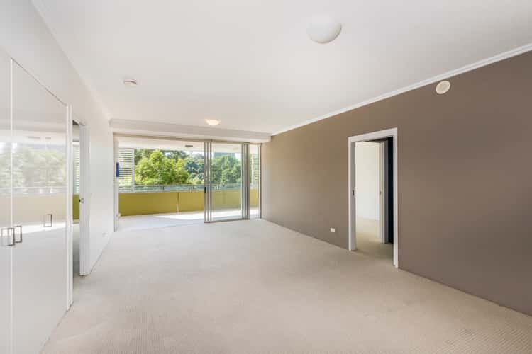 Third view of Homely apartment listing, 7086/7 Parkland Boulevard, Brisbane City QLD 4000