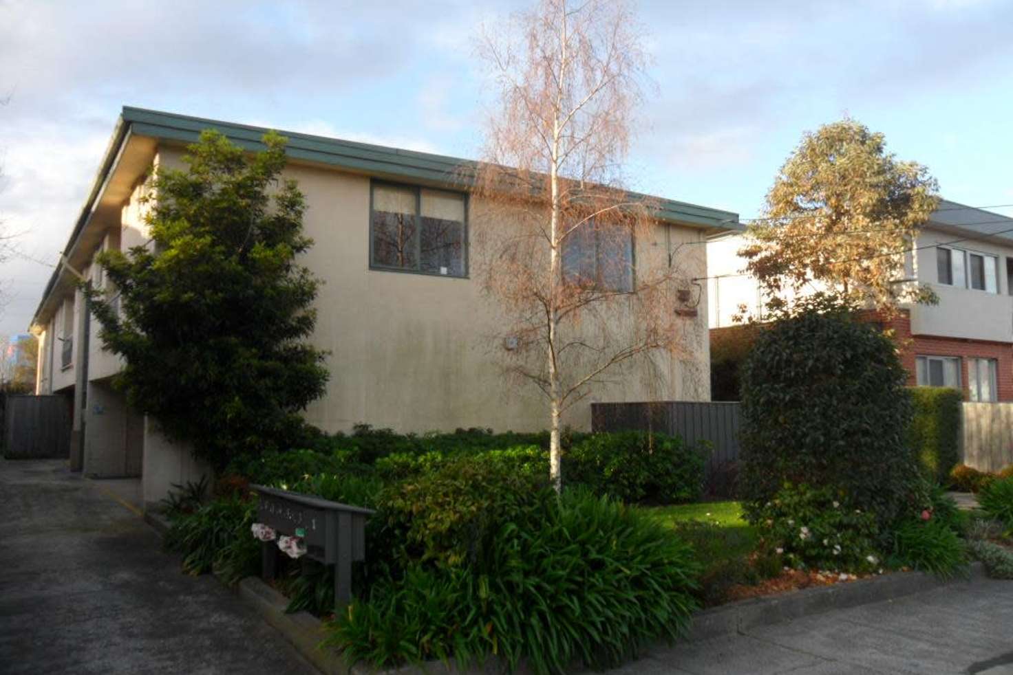 Main view of Homely apartment listing, 2/33 Rosstown Road, Carnegie VIC 3163