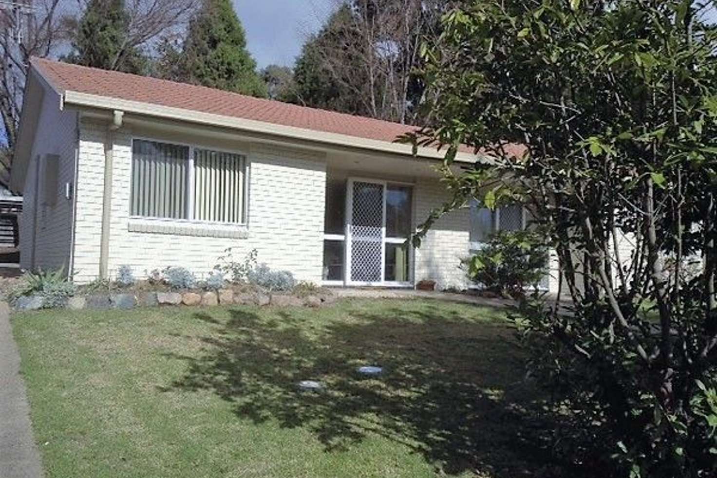 Main view of Homely semiDetached listing, 1/10 Moyes Street, Armidale NSW 2350
