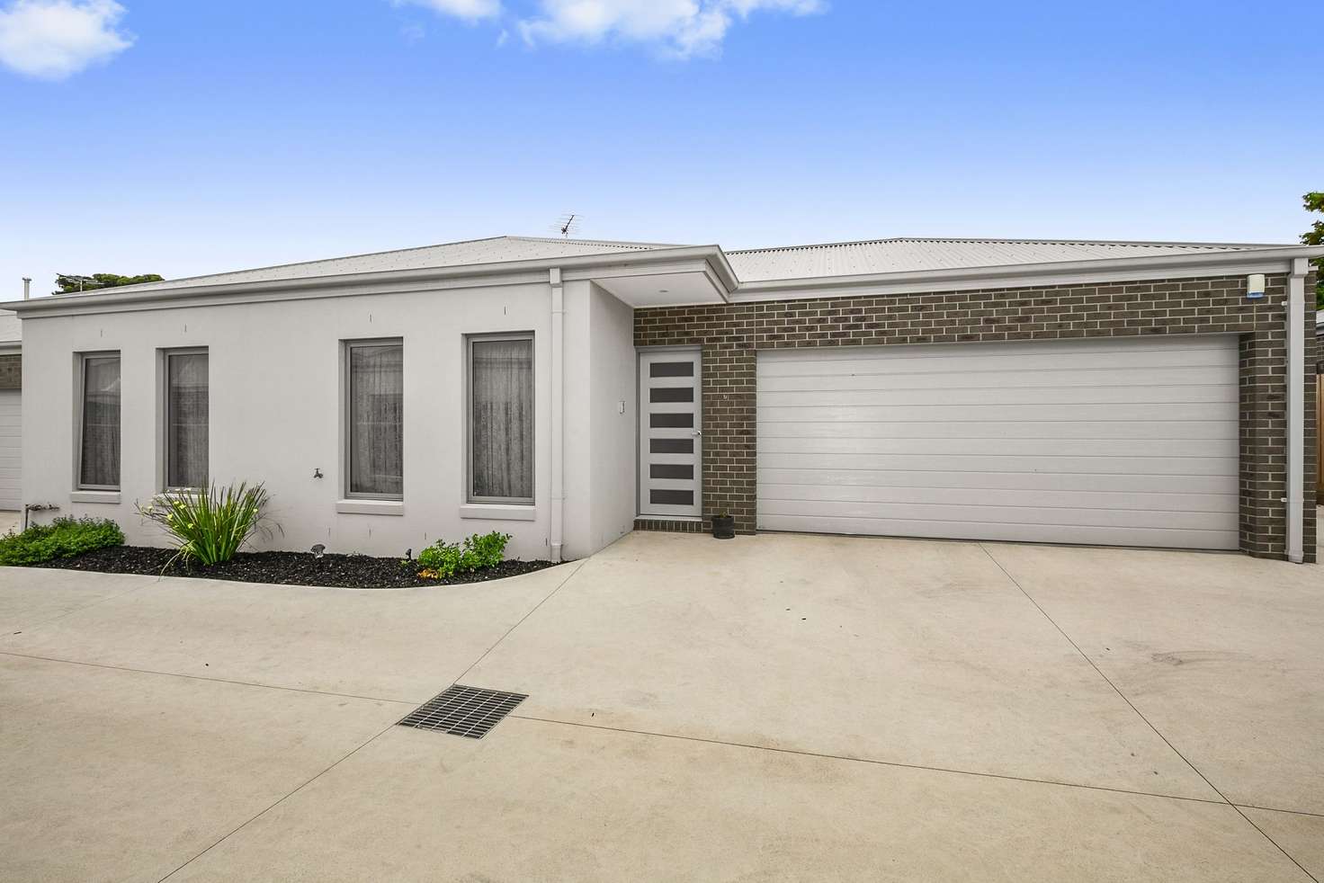 Main view of Homely townhouse listing, 9/8-10 Regent Street, Whittington VIC 3219