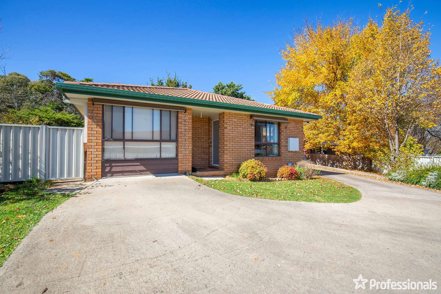 Main view of Homely unit listing, 1-2 21 Verna Close, Armidale NSW 2350