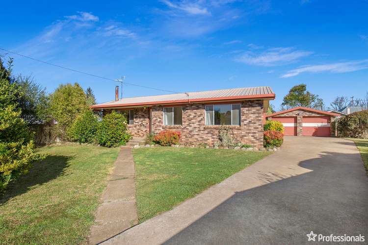 2 Coakes Street, Guyra NSW 2365