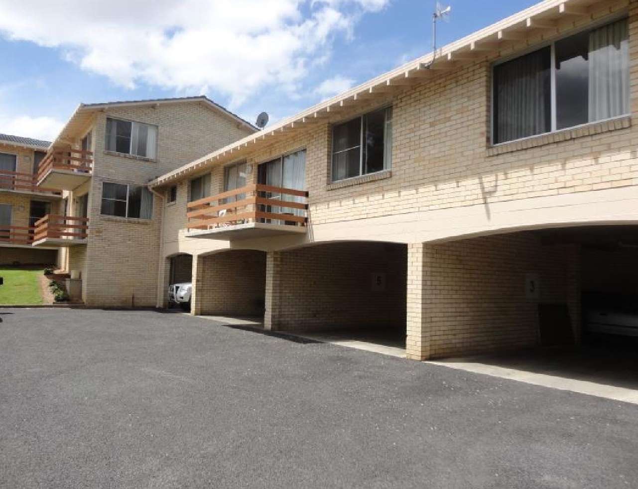 Main view of Homely unit listing, 4/127 Kirkwood Street, Armidale NSW 2350