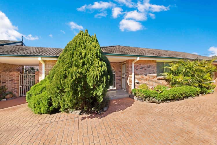 Main view of Homely villa listing, 2/9-11 Park Road, Woy Woy NSW 2256