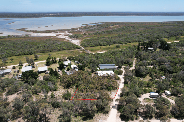 10 Fourth Street, Paradise Beach VIC 3851